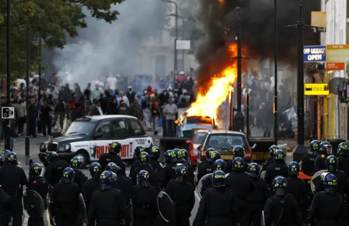 Looting a Country